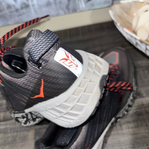 Hoka One One Speedgoat 4 trail running shoes Mens SZ 8 - Picture 9 of 14